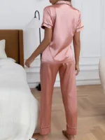 Conjunto de pijama de satén con estampado de corazones - Imagen 3