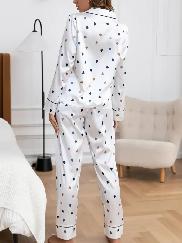 Conjunto de pijama con estampado de corazones - Image 2