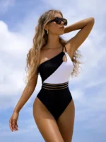 Traje de baño de una pieza con un hombro descubierto - Imagen 3