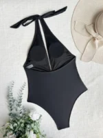 Traje de baño de una pieza en color negro sólido con escote halter - Imagen 5