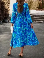 Vestido largo con estampado floral y escote en V - Imagen 2