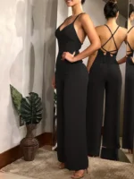 Enterizo con escote en V y tirantes cruzados en la espalda