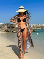 Salida de playa con estampado de leopardo