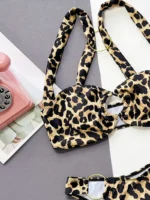 Bikini de 2 piezas con estampado de leopardo y detalles de anillos - Imagen 6