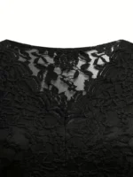 Blusa de encaje transparente con escote en V - Imagen 5