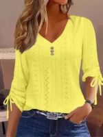 Blusa con ojales en V y botones - Imagen 11