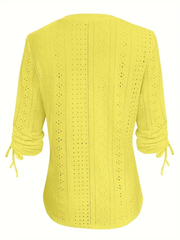 Blusa con ojales en V y botones - Image 2