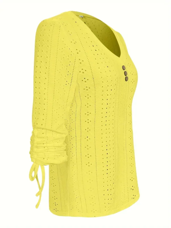 Blusa con ojales en V y botones - Image 4