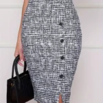 Falda lápiz con botones y abertura