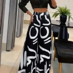 Pantalones de pierna ancha con estampado abstracto