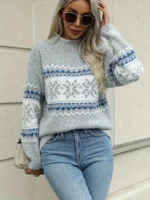 Suéter navideño de cuello alto con estampado de copos de nieve - Imagen 5