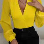 Elegante body de manga larga con cuello en V