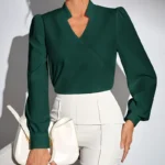 Elegante blusa de manga larga en poliéster