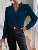 Blusa básica de cuello de pico en color sólido - Imagen 5