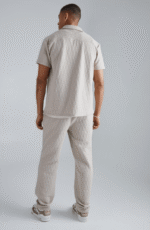 Conjunto de camisa y pantalón con estilo texturizado - Imagen 2