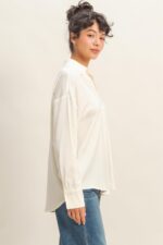 Blusa de satén con cuello y escote en V - Imagen 24