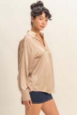 Blusa de satén con cuello y escote en V - Imagen 15
