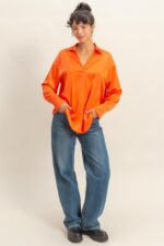 Blusa de satén con cuello y escote en V - Imagen 12