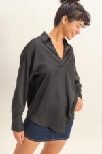 Blusa de satén con cuello y escote en V - Imagen 27